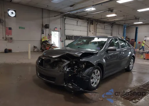 2010 Toyota Camry Se/Le/Xle z USA, uszkodzony, nr VIN 4T4BF3EK3AR023495